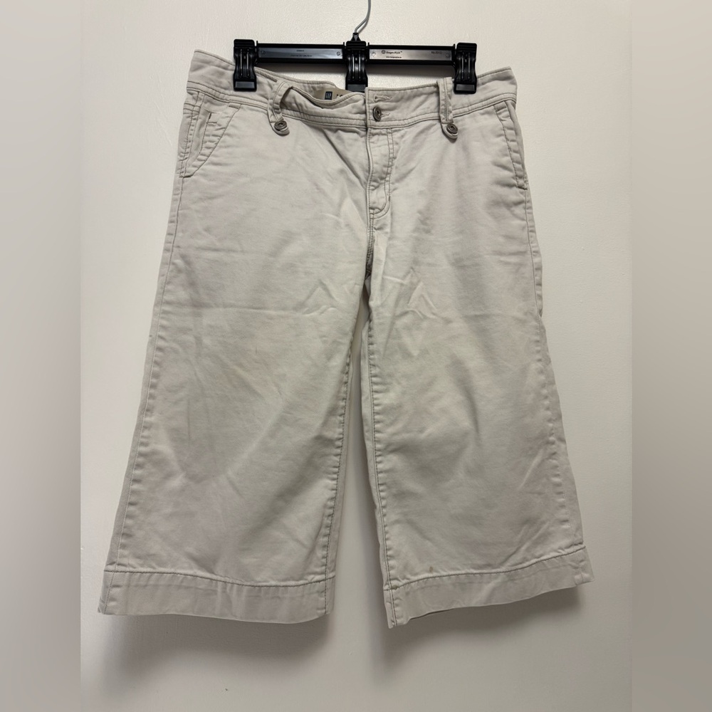 GAP ✨Vintage✨ Women's Cream Bermuda Shorts